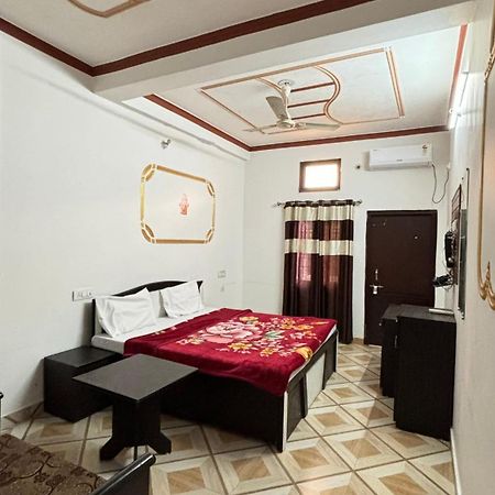 Sattva Cafe And Motel Rishikesh Exterior photo