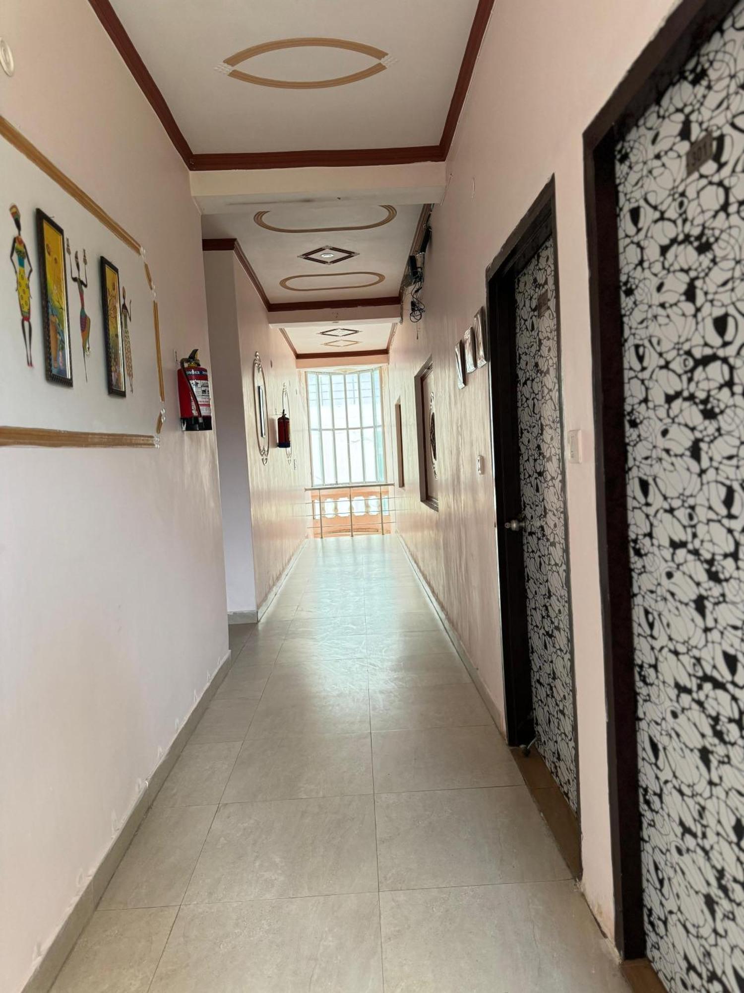 Sattva Cafe And Motel Rishikesh Exterior photo