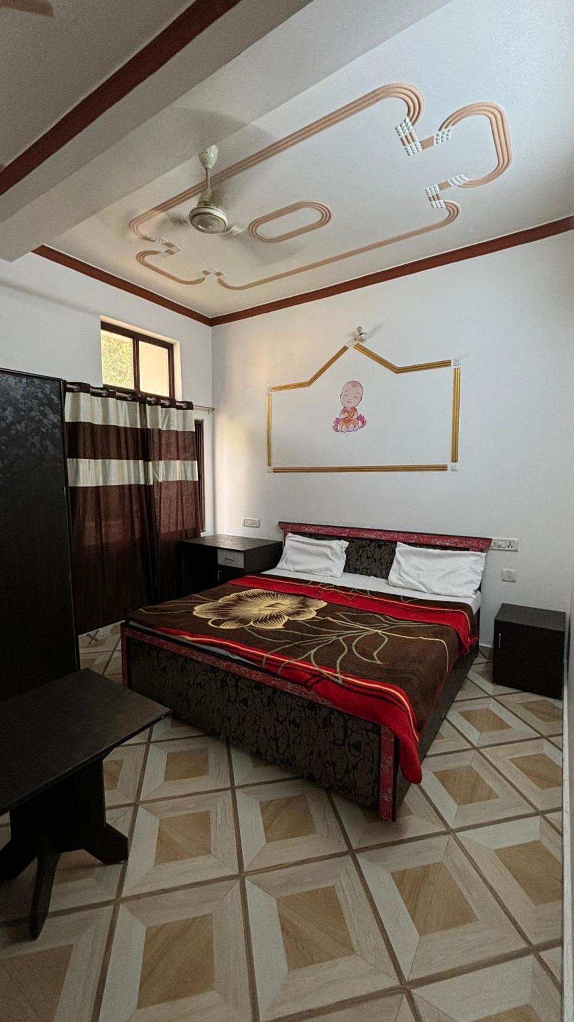 Sattva Cafe And Motel Rishikesh Exterior photo