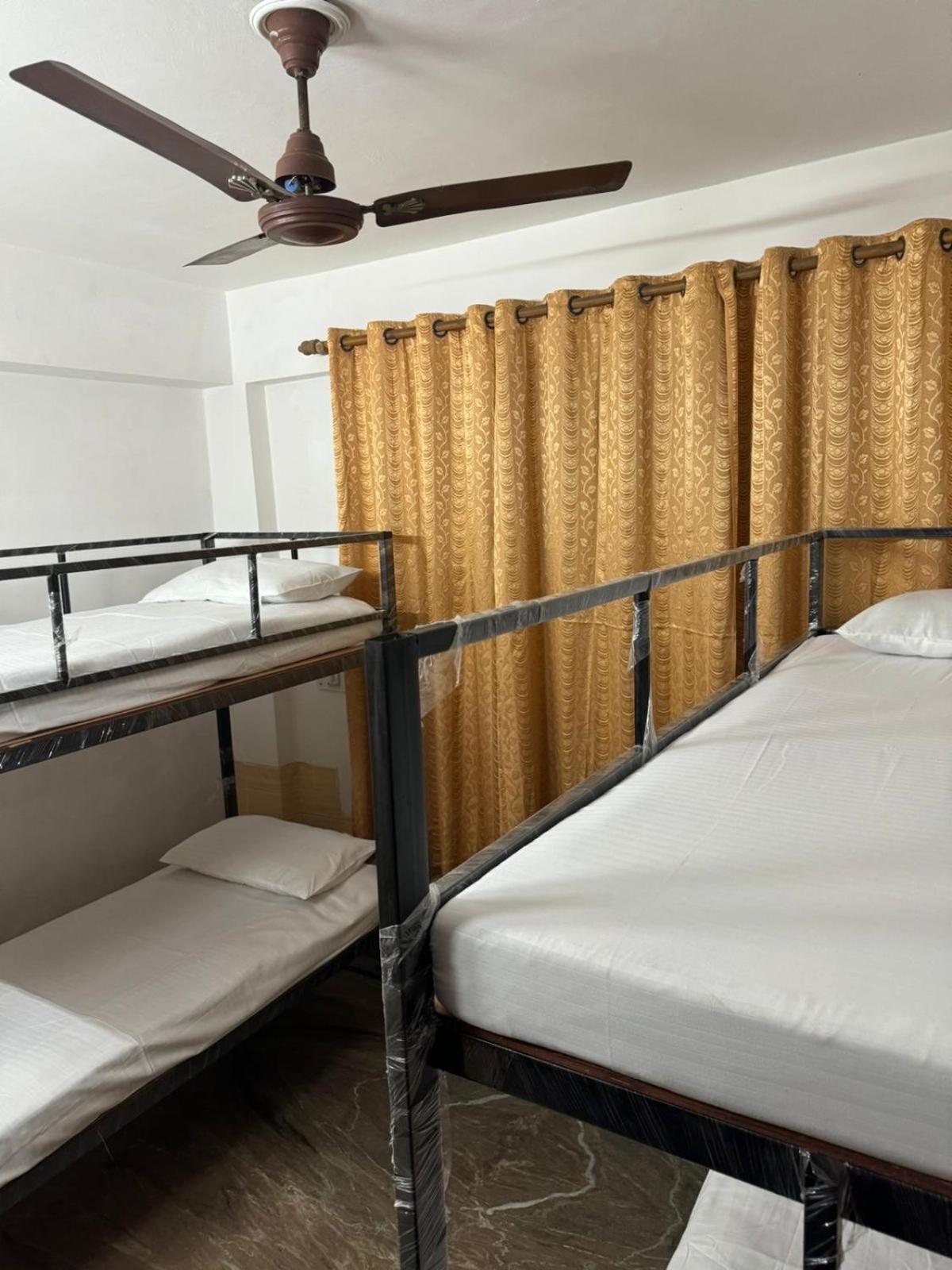 Sattva Cafe And Motel Rishikesh Exterior photo