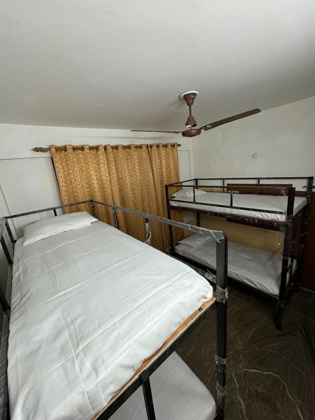 Sattva Cafe And Motel Rishikesh Exterior photo