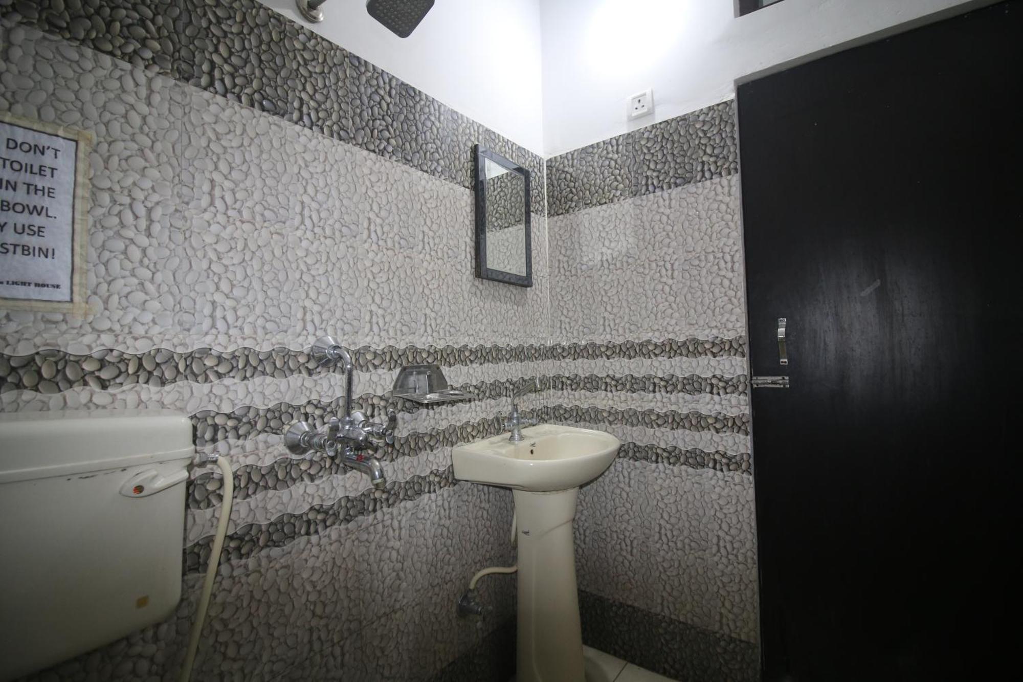 Sattva Cafe And Motel Rishikesh Exterior photo